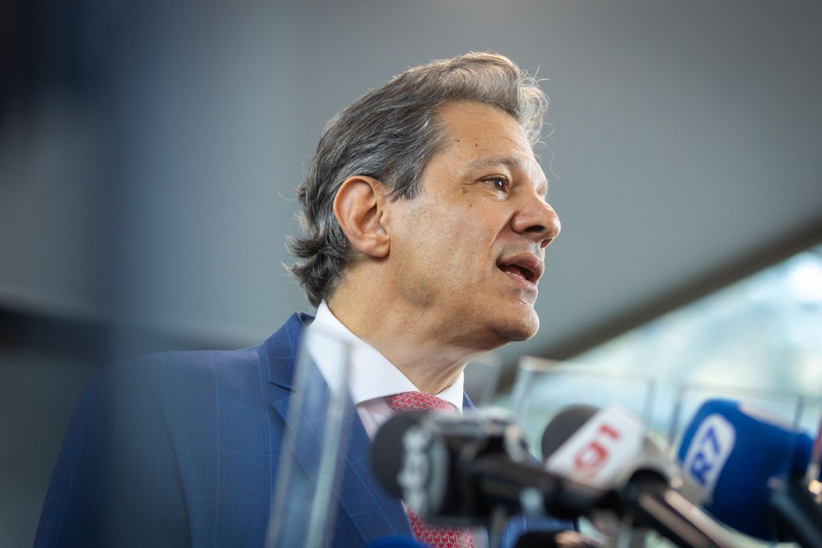 Haddad acusa Tarcísio de “subserviência” aos EUA após decisão sobre PCC