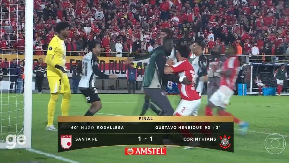 Hugo Souza é escoltado por Diniz em confusão em Santa Fe x Corinthians