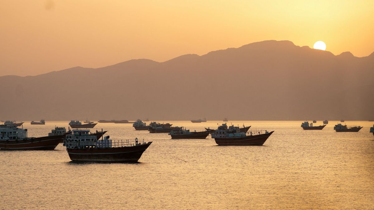 Irã fez disparos de advertência contra navios em Ormuz, diz mídia estatal