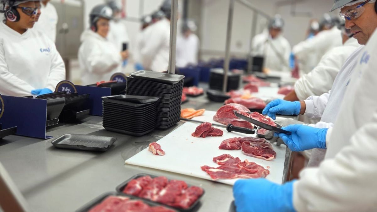 JBS capacita mais de 300 açougueiros para impulsionar vendas no varejo