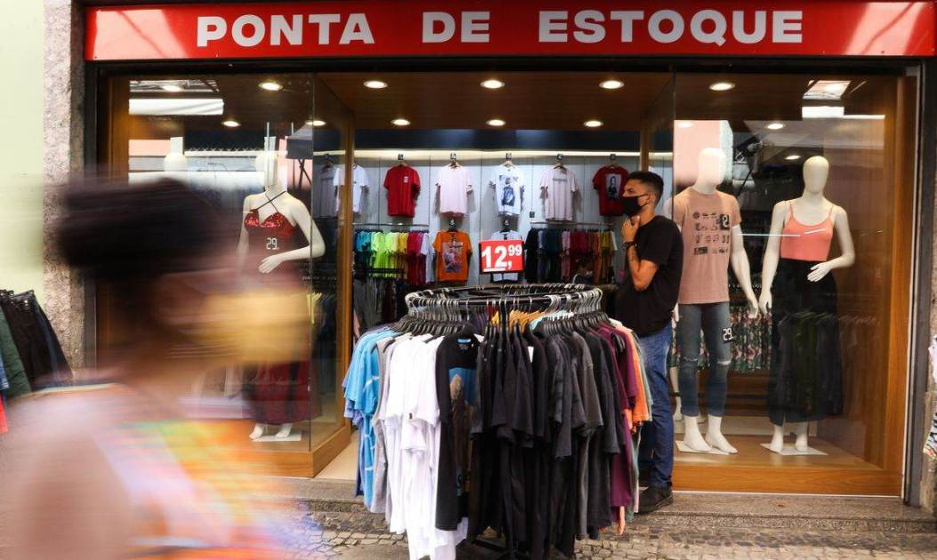 Lojistas fazem “Dia Livre de Impostos” no Brasil; descontos chegam a 70%