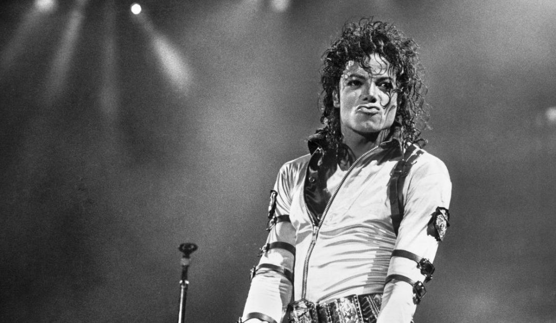 Michael Jackson conquista álbum nº 1 no Reino Unido após estreia de filme
