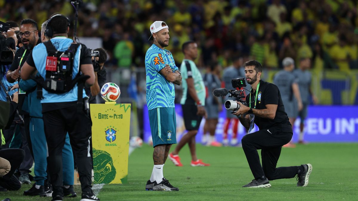 Neymar acompanha aquecimento do Brasil para amistoso contra o Panamá; veja