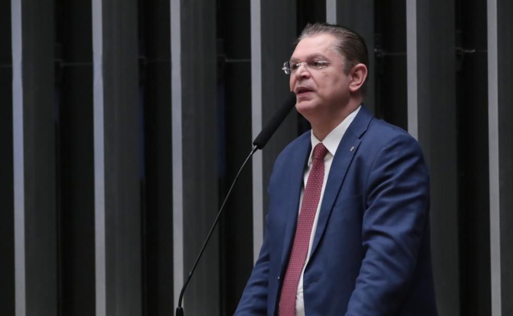 Oposição quer ouvir diretor da PF após troca de delegado no caso de Lulinha