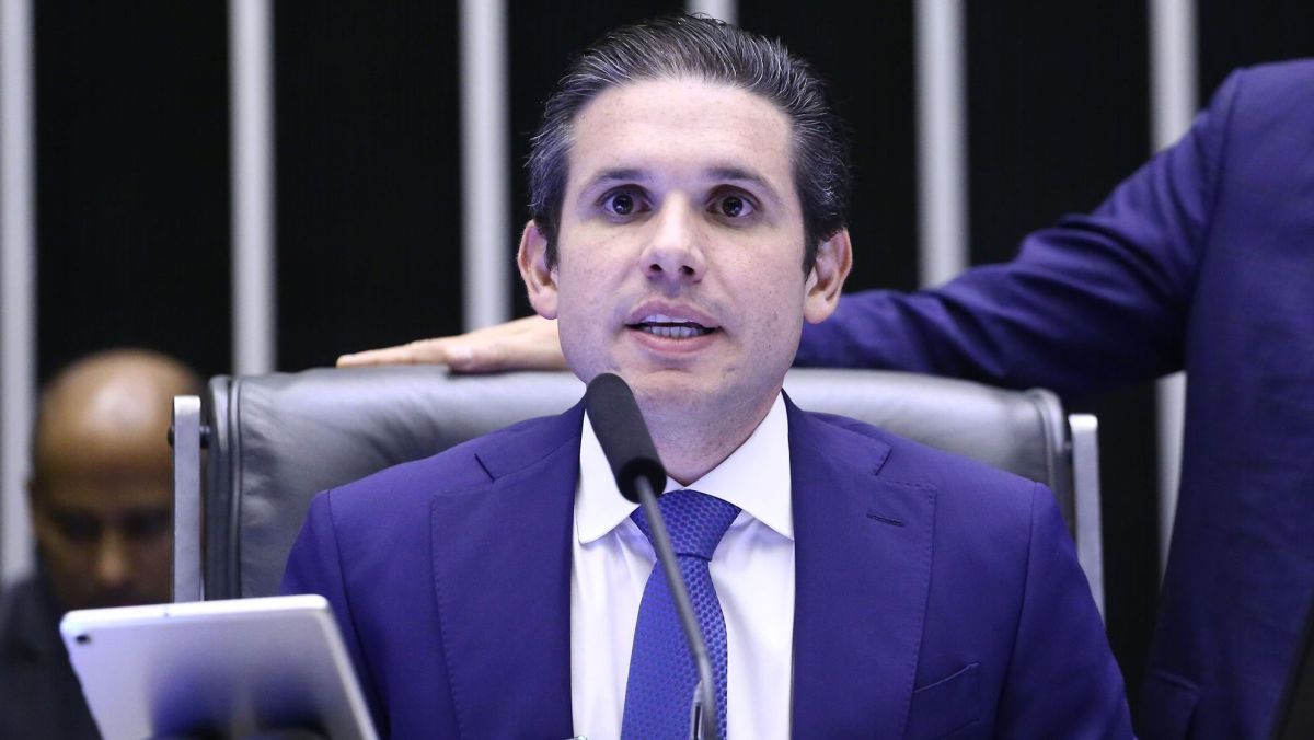 Para acelerar 6×1, Hugo convoca sessões do plenário ao longo de toda semana
