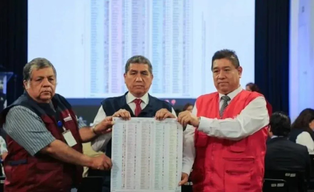 Peru completa apuração de votos após um mês; veja quem irá ao 2° turno