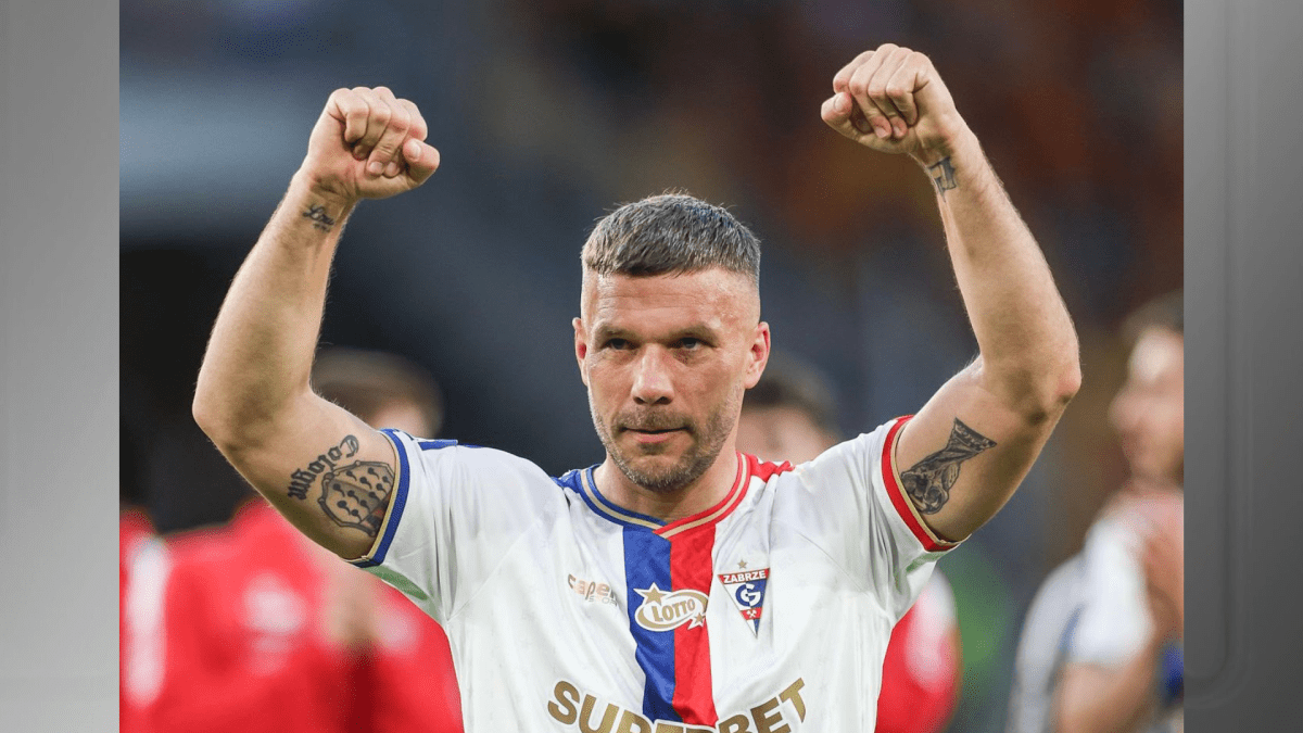 Podolski se despede dos gramados antes de assumir comando de clube polonês
