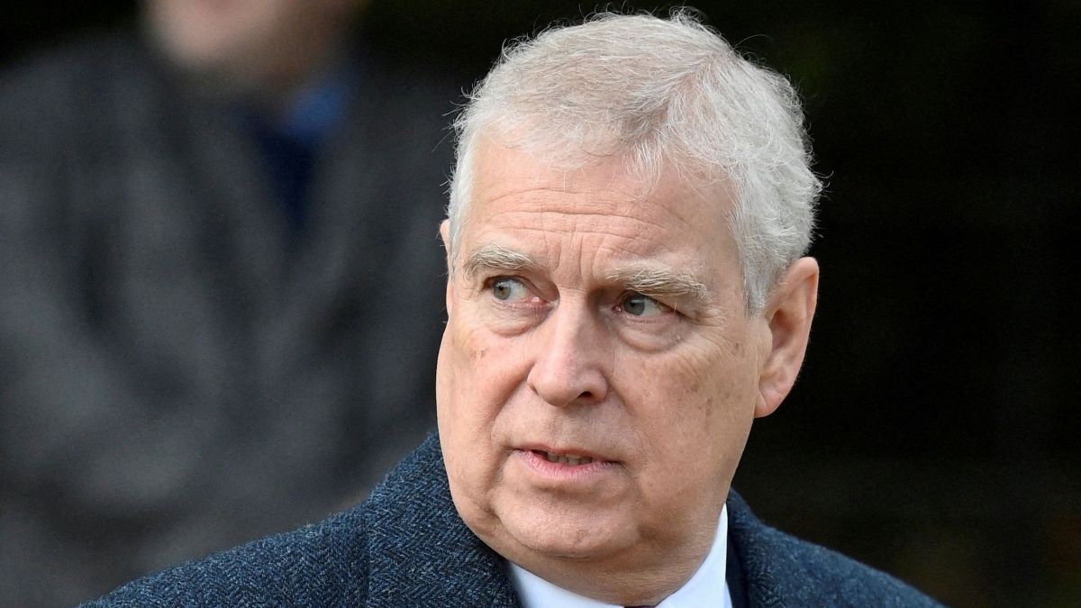 Polícia pede informações relacionadas à investigação do ex-príncipe Andrew