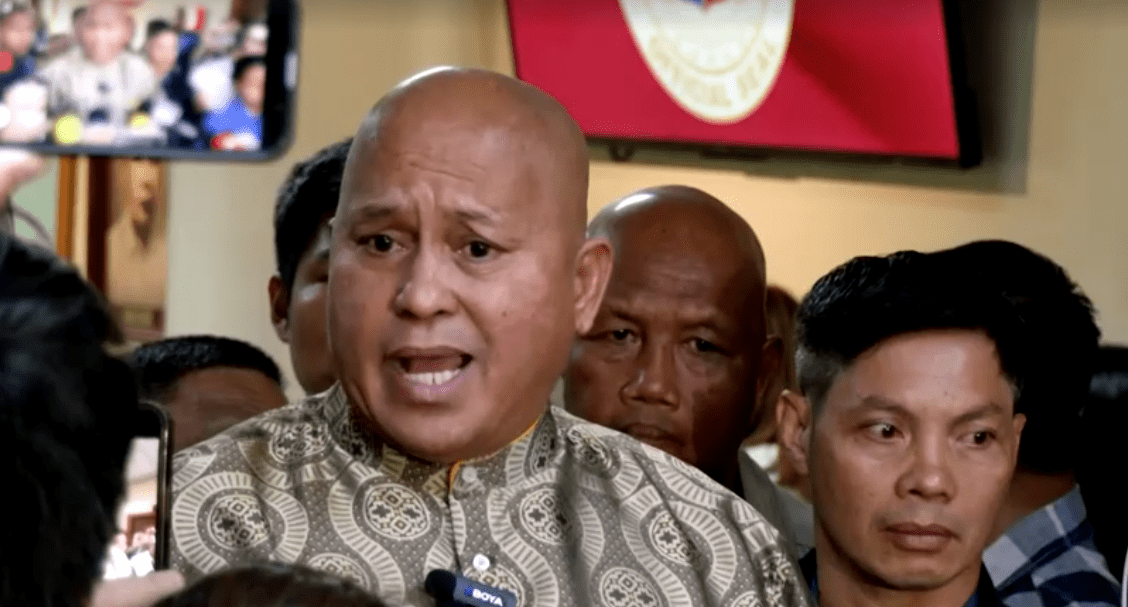 Político filipino alvo do Tribunal Internacional foge após disparos no Sena