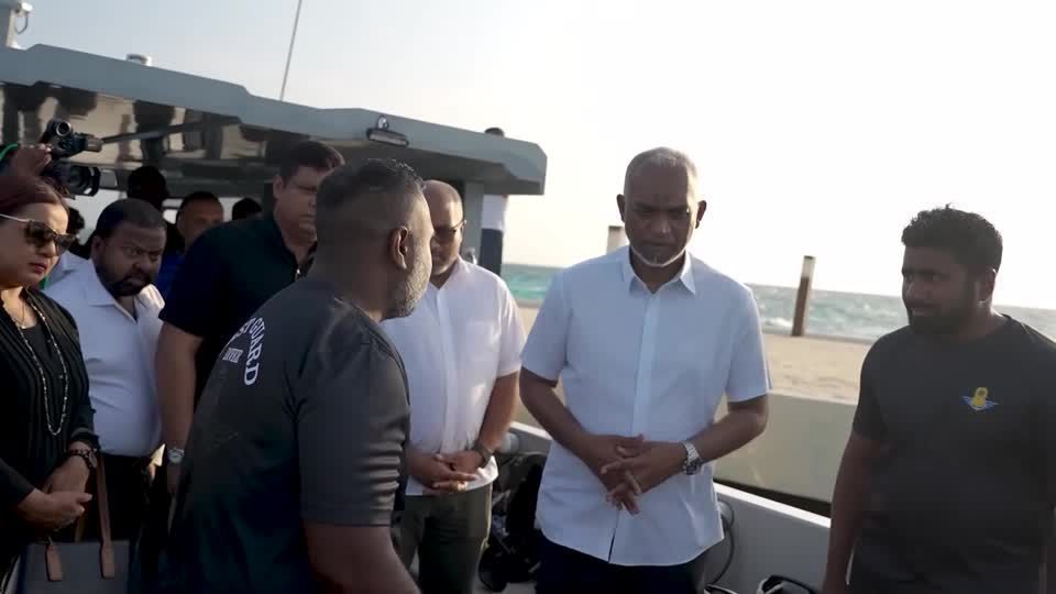 Presidente das Maldivas acompanha buscas por mergulhadores italianos