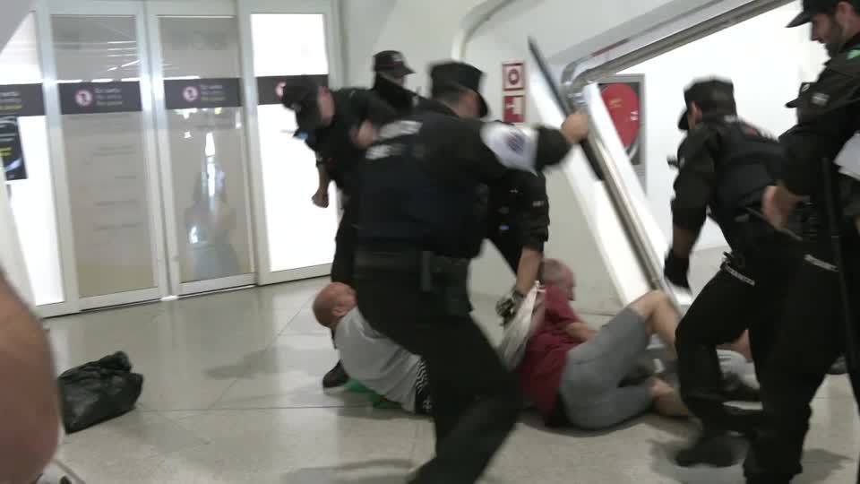 Protesto na Espanha condena tratamento dado a ativistas de flotilha