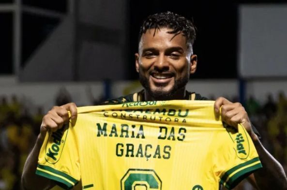 Reinaldo chora e dedica gol do Mirassol à mãe, falecida há seis dias