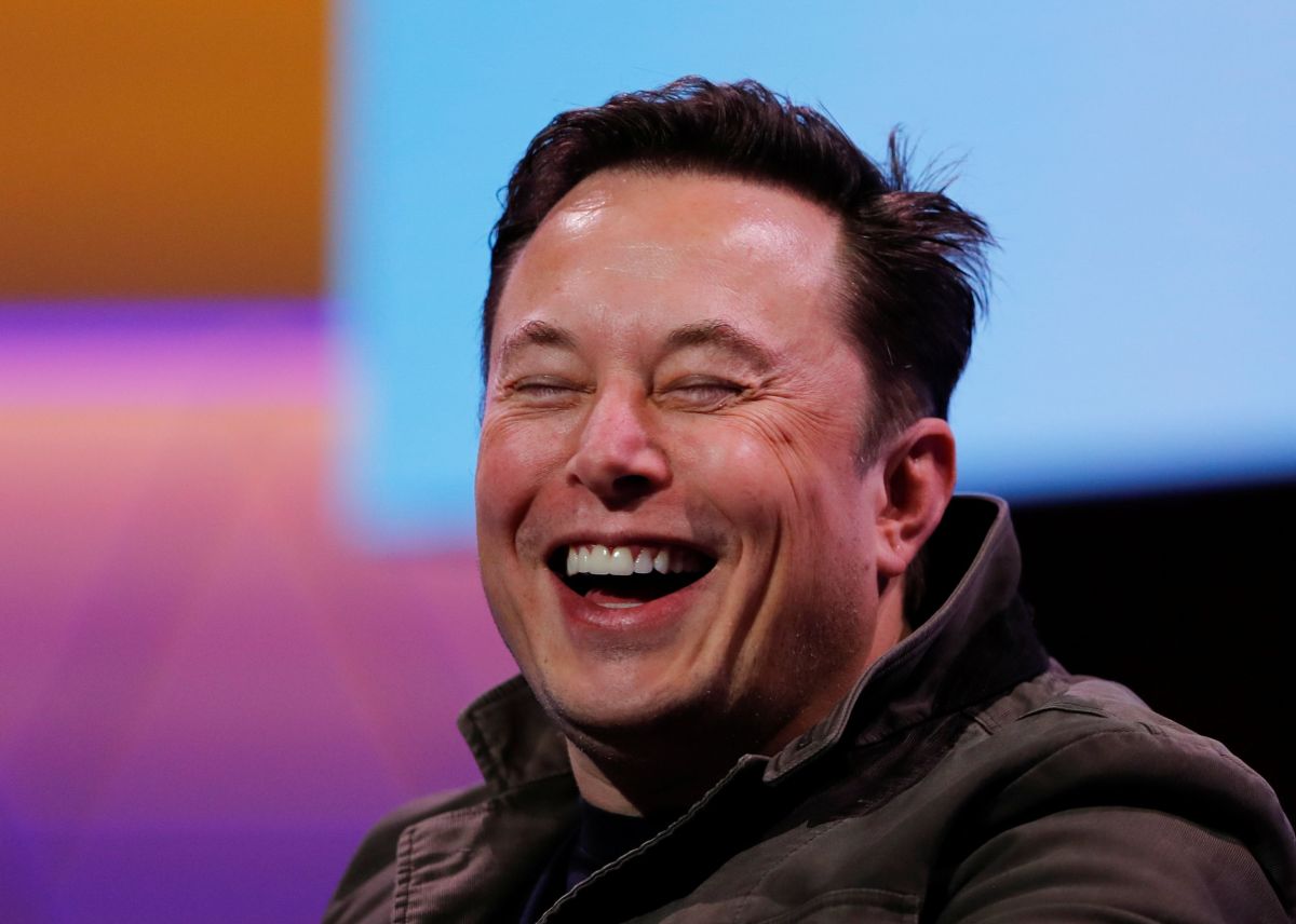 SpaceX, de Elon Musk, faz pedido de IPO trilionário