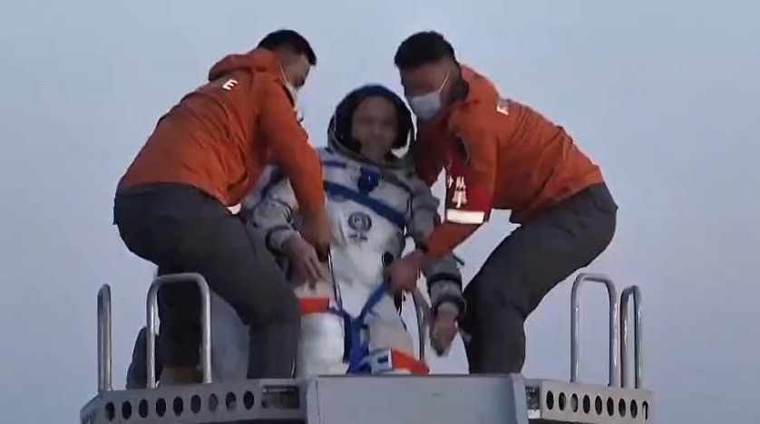 Taikonautas chineses retornam à Terra após ficarem ‘isolados’