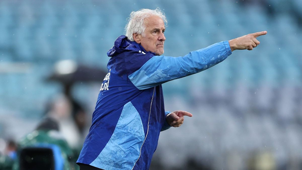 Técnico de Curaçao pede demissão a um mês da Copa do Mundo
