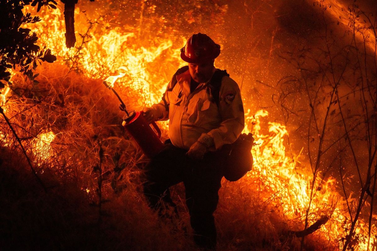 Temporada de incêndios nos EUA teve início histórico em 2026 e pode piorar