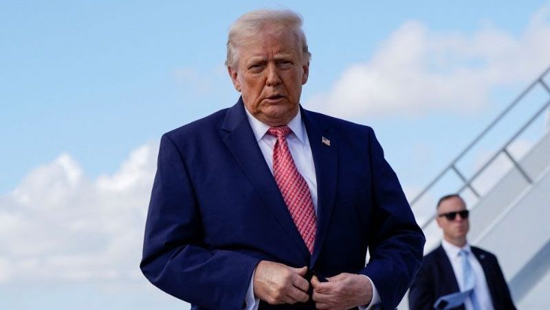 Trump suspende operação para guiar navios pelo Estreito de Ormuz