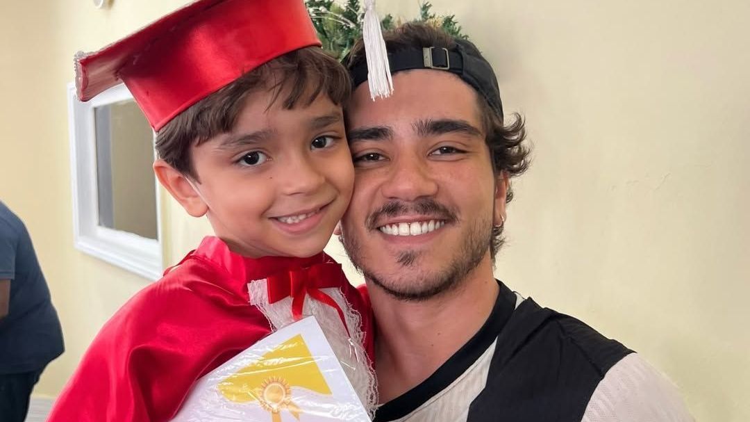 Veja como está João Fernandes, ator de “A Nobreza do Amor” e pai solo