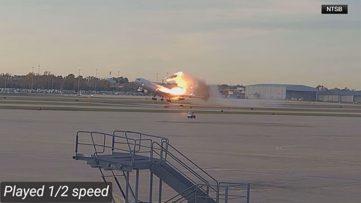 Vídeo mostra motor se desprendendo de avião em acidente mortal nos EUA