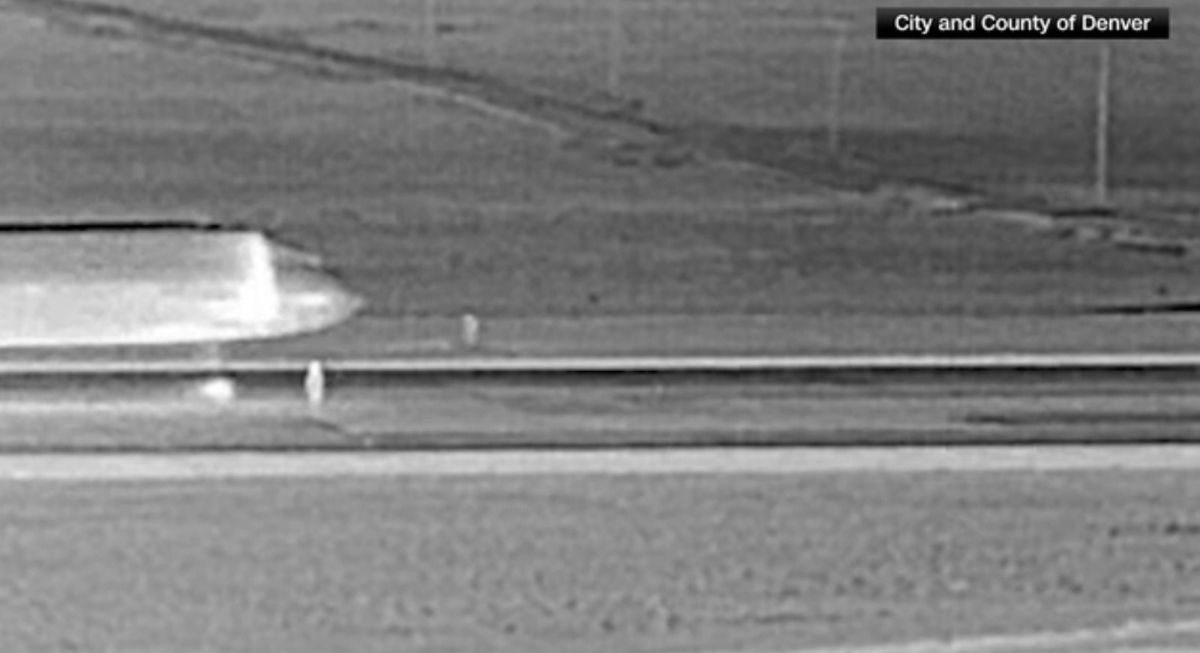 Vídeo: Veja momento em que avião atropela pedestre na pista de voo nos EUA