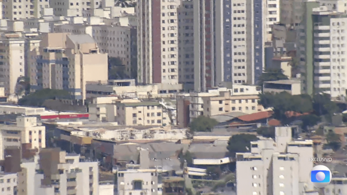 Vídeo: Veja momento em que avião cai e atinge prédio em Belo Horizonte