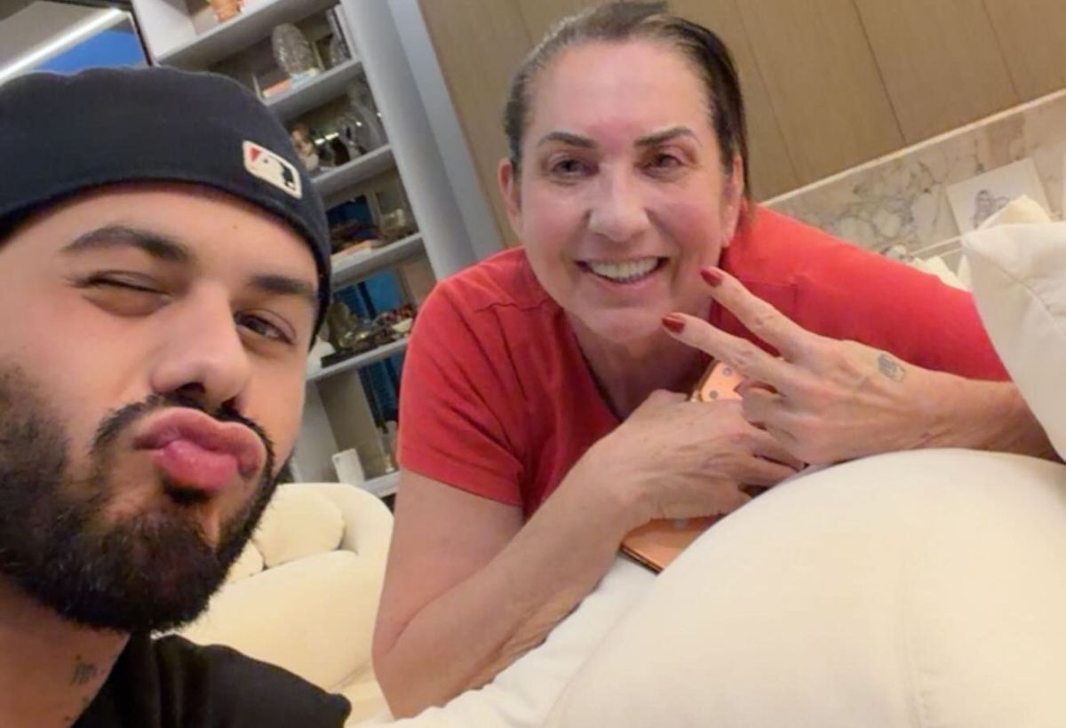 Zé Felipe posta foto com ex-sogra, mãe de Virginia Fonseca