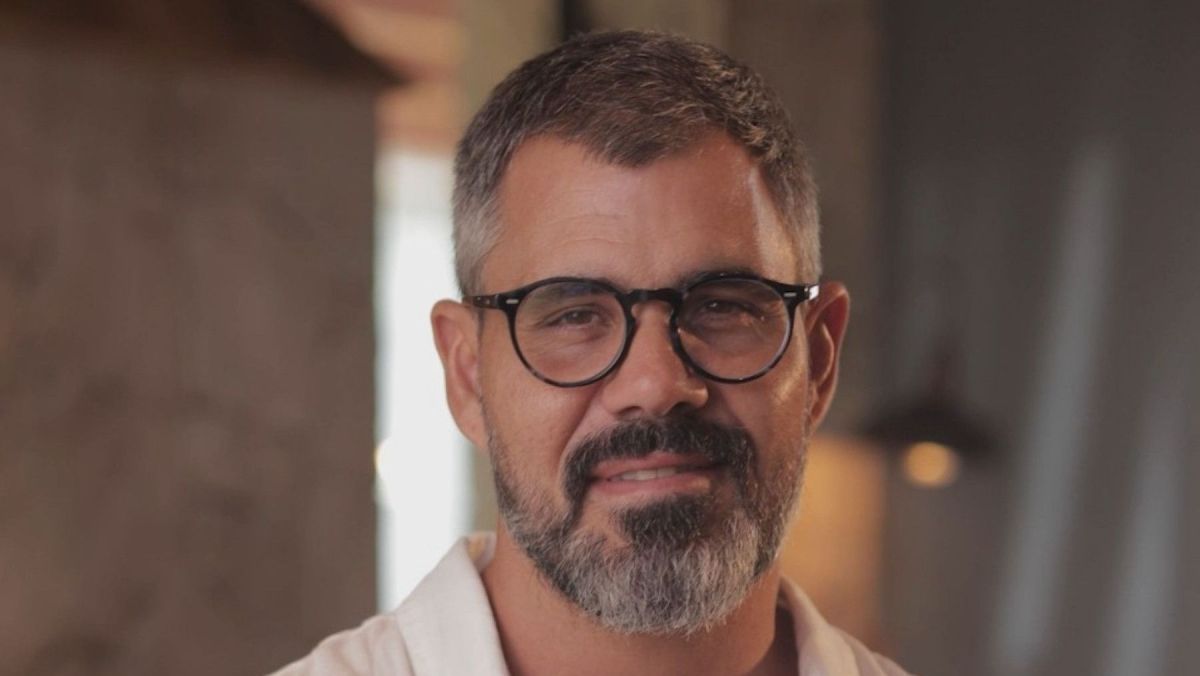 Após polêmicas, Juliano Cazarré viverá vilão em novela vertical da Globo