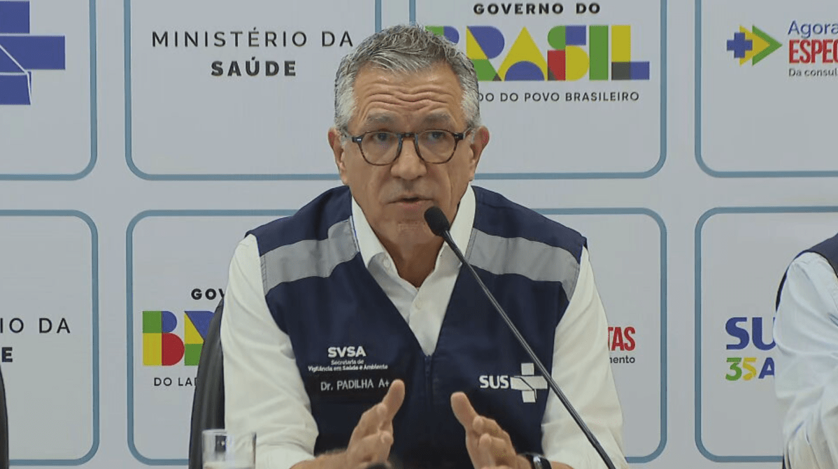 Após suspensão, Padilha fala em “tranquilizar pessoas que tomaram vacina”