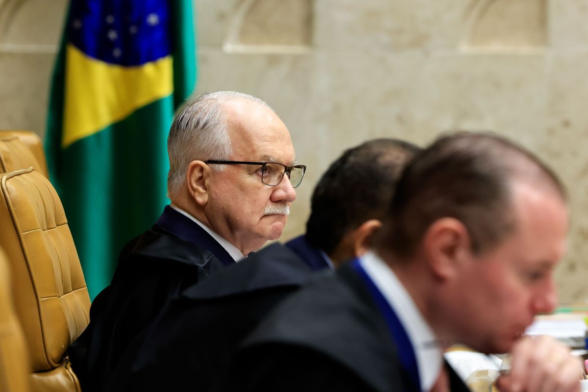 Após votar por liberar parte dos penduricalhos, Fachin critica “remendos”