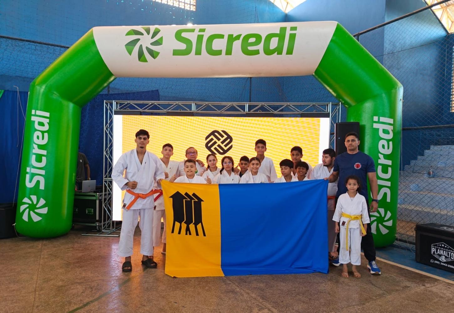 Atletas do Construindo Campeões representam Porto Velho em competição estadual de karatê