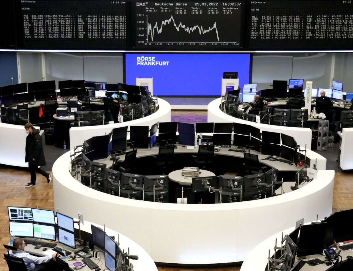 Bolsas da Europa fecham em alta com tecnologia, IA e de olho em petróleo