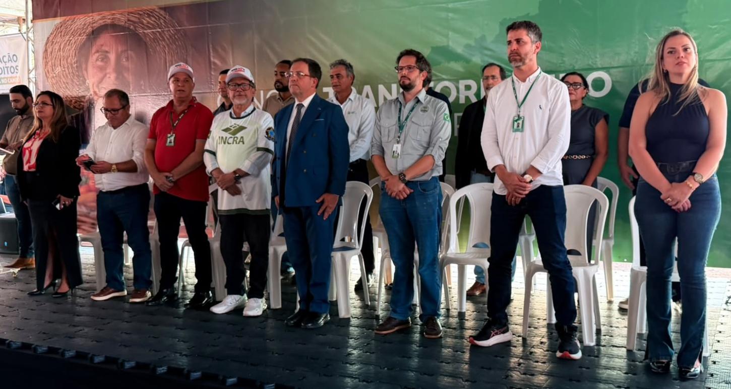 Cláudia de Jesus participa de entrega de títulos do INCRA que fortalece a reforma agrária em Rondônia