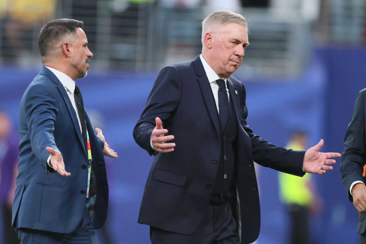 Com poucas palavras, Ancelotti mostra irritação com empate da Seleção