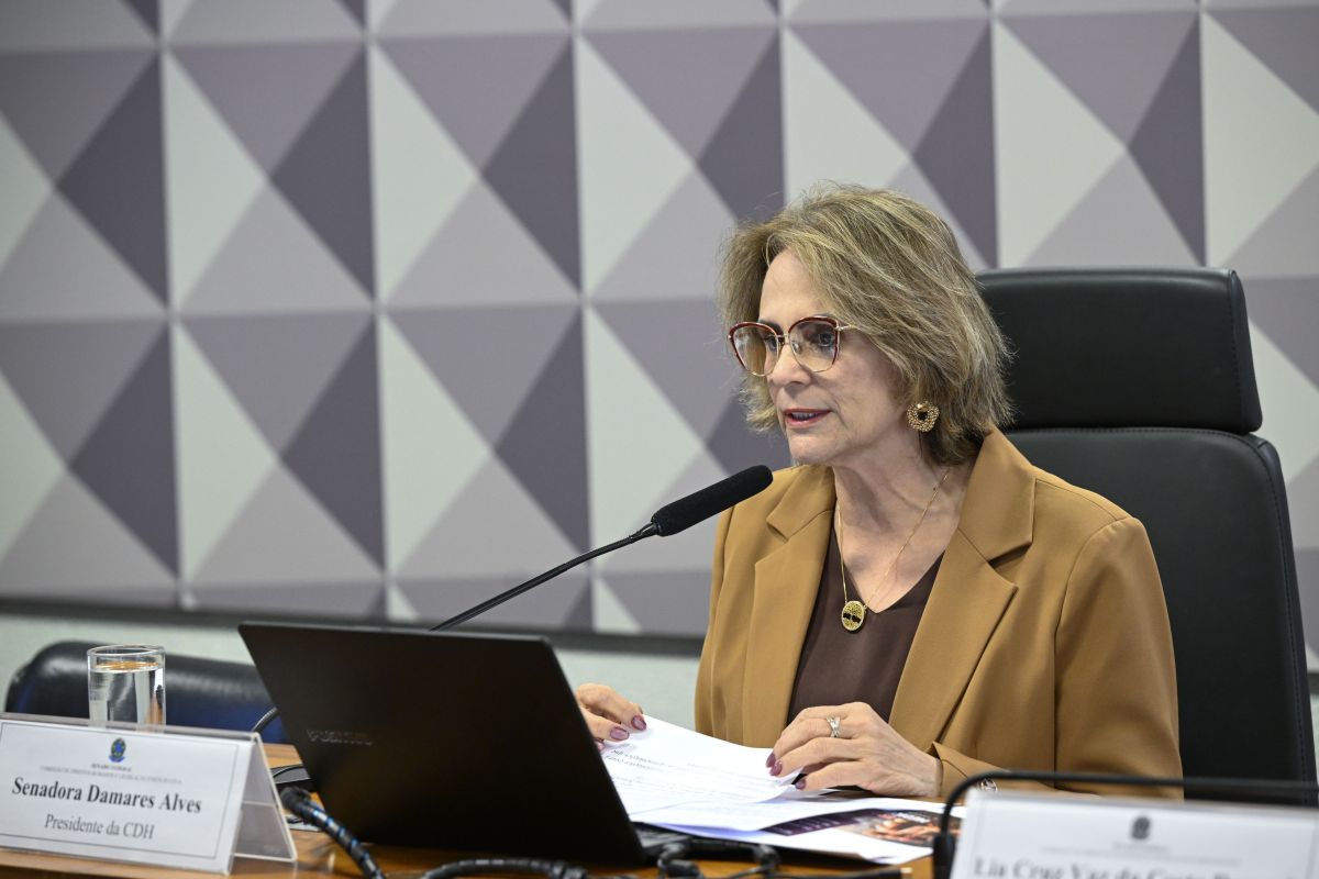 Damares diz que faltará ao evento feminino de Flávio após vídeo de Michelle