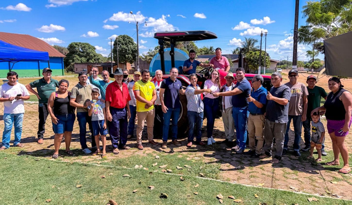 Deputada Lebrinha Destina Trator para Produtores da Asprorural em Triunfo