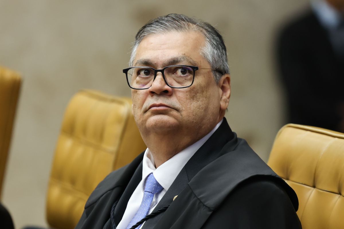 Dino impõe multa por falta de transparência em emendas ao setor de eventos