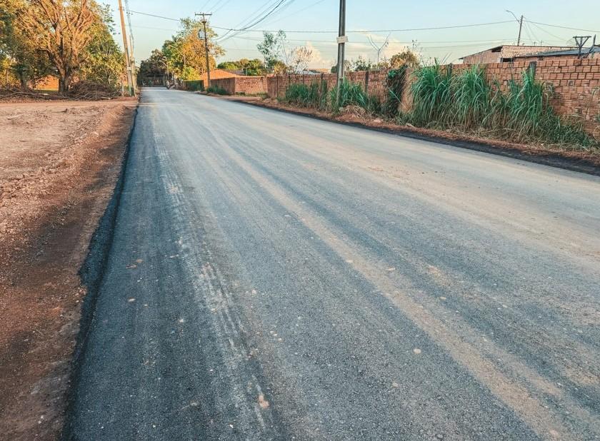 Durante muitos anos, atravessar a Rua União era um desafio diário para quem vive no bairro Porto Cristo. No verão, a poeira tomava conta das casas. No inverno, a lama transformava