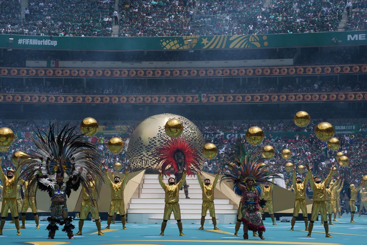Em abertura, narrador comete gafe ao chamar Labubu de “mascote da Copa”