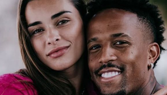 Esposa de Éder Militão esclarece ciúme: “Não é doentio”
