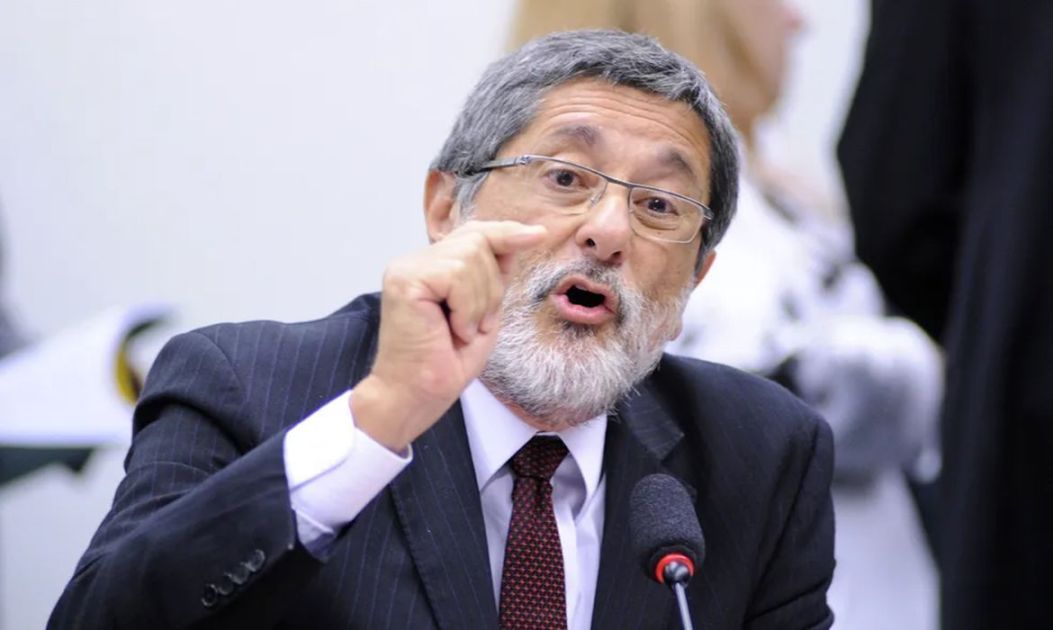 Fiscal não pode se opor ao crescimento, diz coordenador do plano de Lula