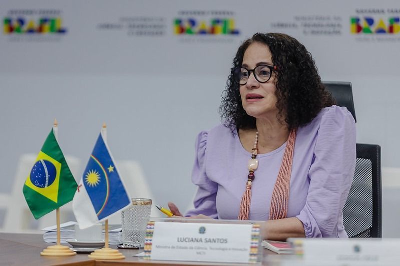 “Há um verdadeiro estigma”, diz ministra à CNN sobre endometriose