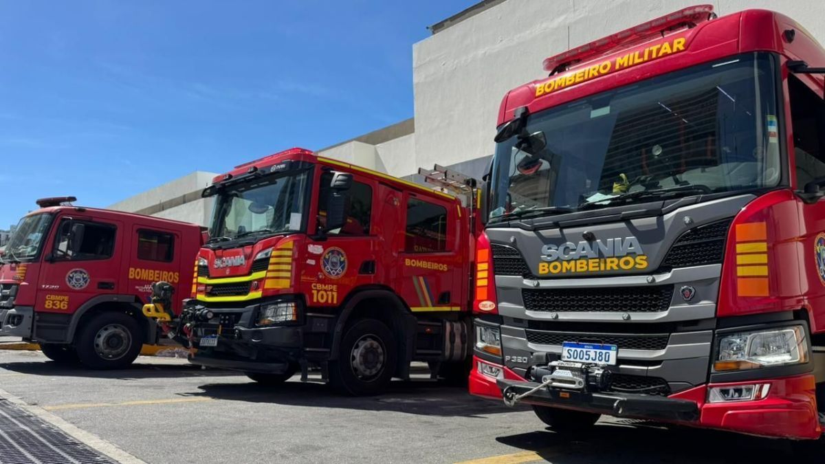 Incêndio em galpão na Lapa causa desabamento e coluna de fumaça em SP