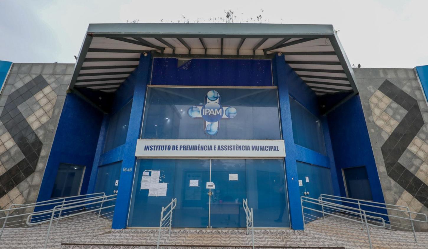Ipam vira a página, paga contas e recupera credibilidade
