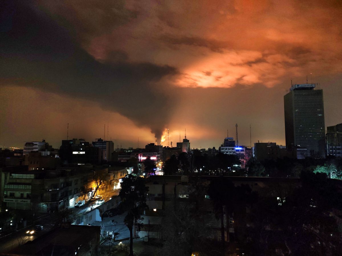 Irã e Israel afirmam ter suspendido ataques em meio à pressão de Trump