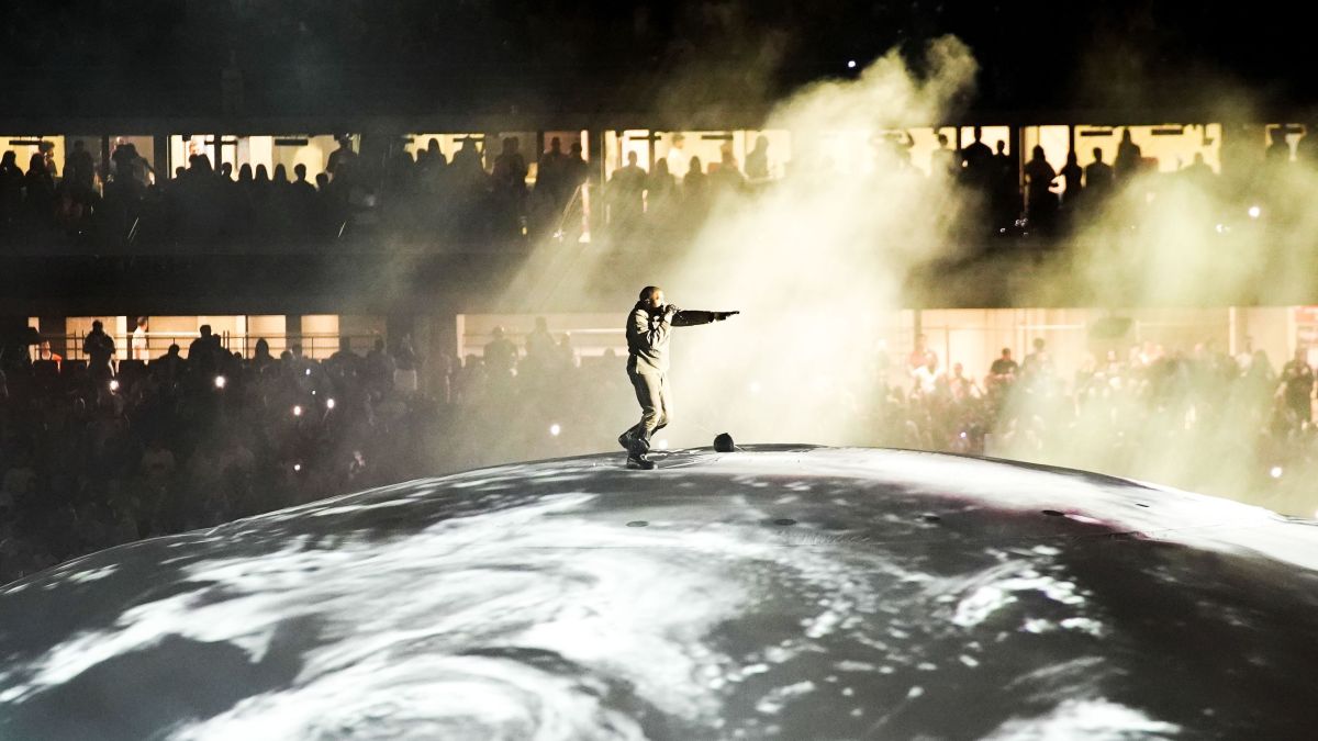 Kanye West faz show na Holanda apesar de protestos da população