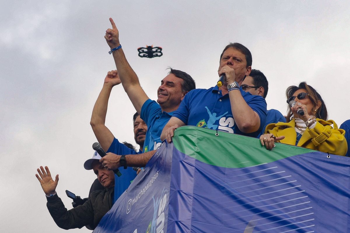 Marcha para Jesus tem Flávio, Tarcísio e Messias em trio no centro de SP