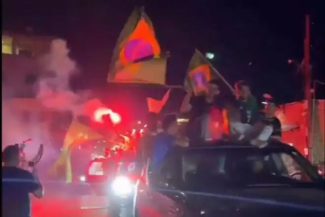 Multidão no Líbano e em Bangladesh celebra vitória do Brasil; veja