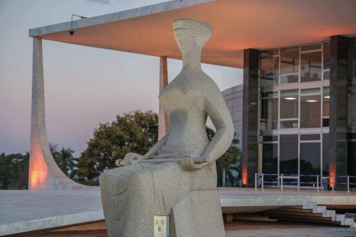 PT pede que STF apure se “Dark Horse” virou caixa 2 para campanha de Flávio