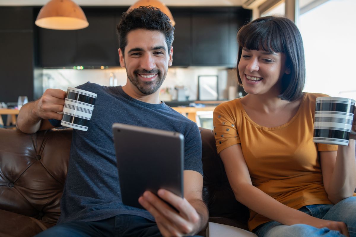 Qual a diferença de plataformas financeiras digitais e bancos tradicionais