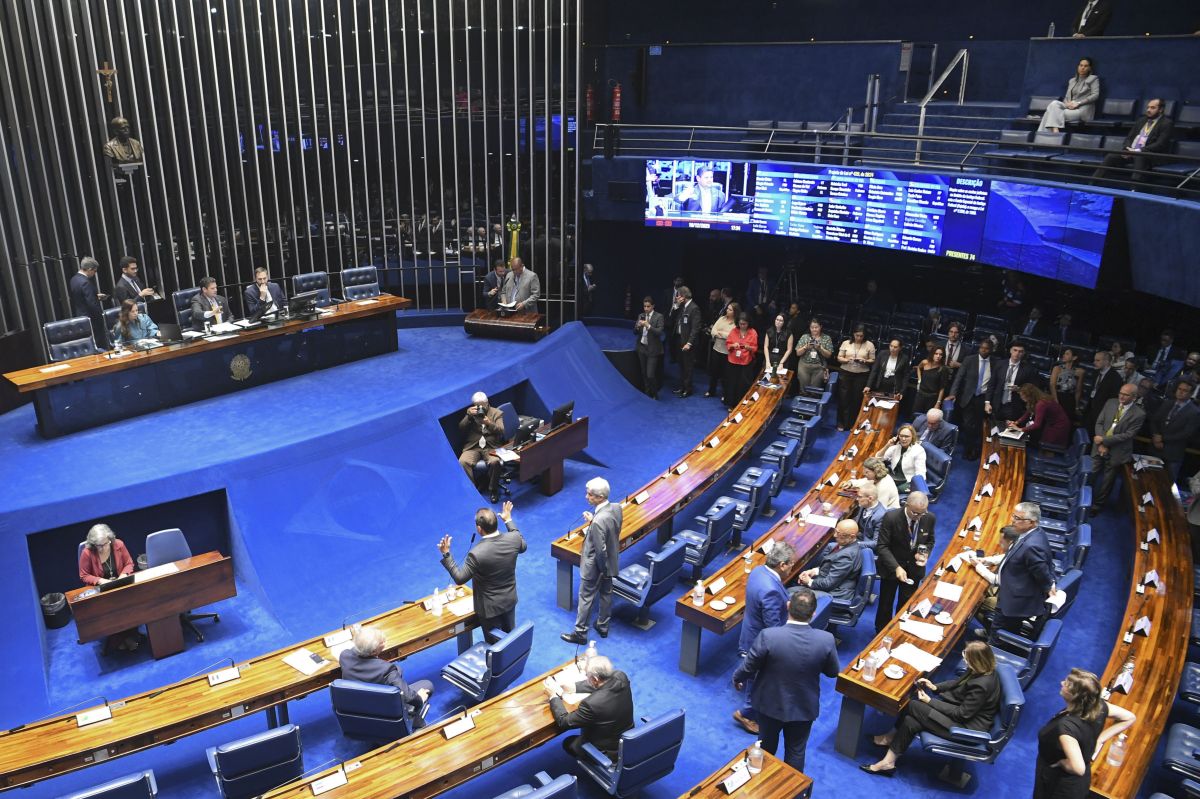 Relator alega que pressão dos EUA sobre Pix dá fôlego à PEC do BC no Senado